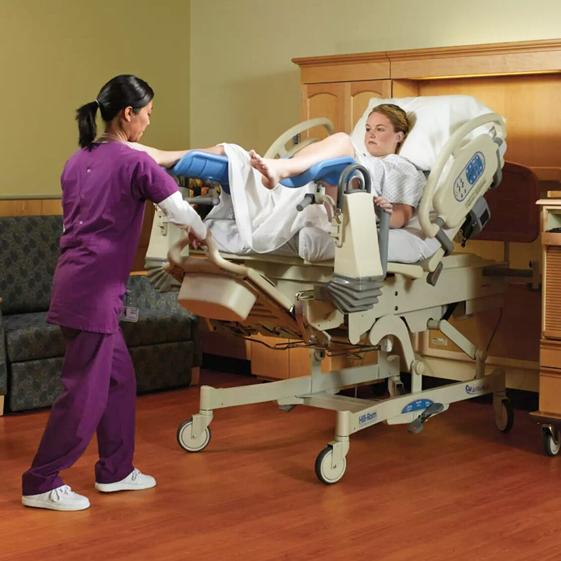 Hillrom Affinity 4 Birthing Bed with Labour Bar | HCE